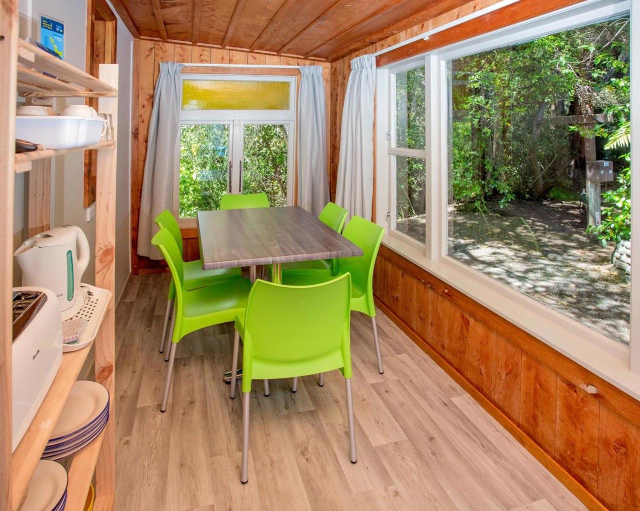 Ohakune Top 10 Holiday Park Room photo